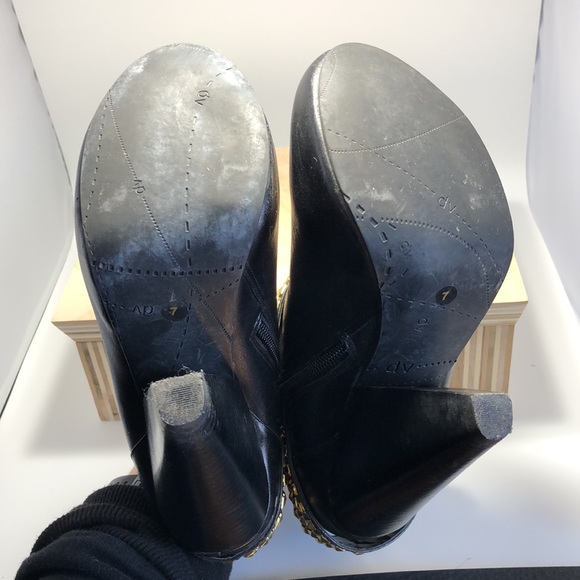 DV by Dolce Vita Booties size 7 - Picture 6 of 8